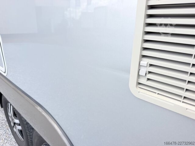 Integriertes Wohnmobil CARTHAGO Chic E-Line I 51 Linerclass Einzelbetten-Hubbett