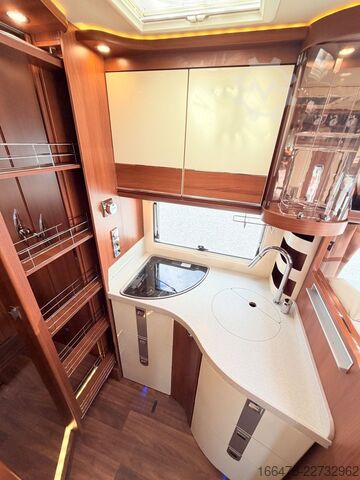Integriertes Wohnmobil CARTHAGO Chic E-Line I 51 Linerclass Einzelbetten-Hubbett