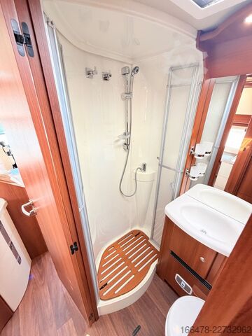Integriertes Wohnmobil CARTHAGO Chic E-Line I 51 Linerclass Einzelbetten-Hubbett