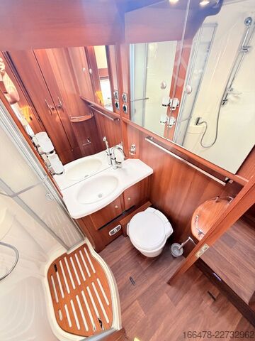 Integriertes Wohnmobil CARTHAGO Chic E-Line I 51 Linerclass Einzelbetten-Hubbett