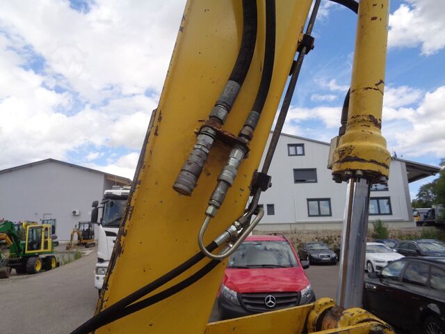 Mobile excavator NEW HOLLAND MH 2.6