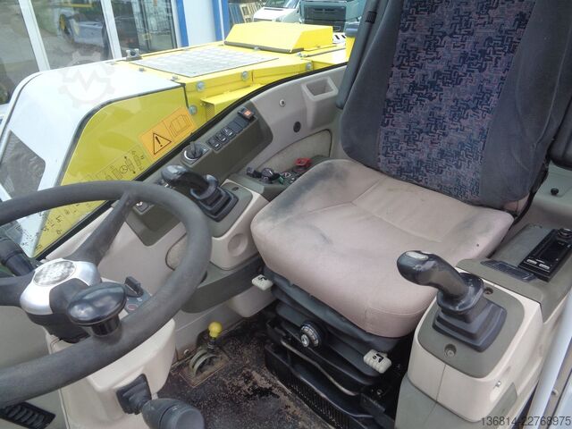 Mobile excavator NEW HOLLAND MH 2.6