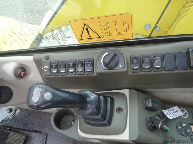 Mobile excavator NEW HOLLAND MH 2.6