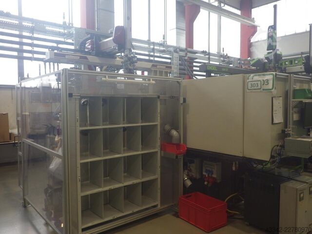 Injection moulding machine with robot DEMAG InElect 150/520-410