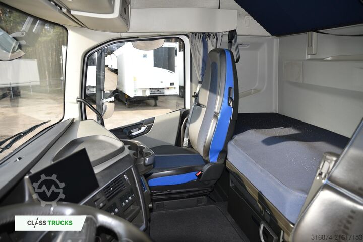 Standard tractor unit VOLVO FH 500 Globetrotter XL Varios