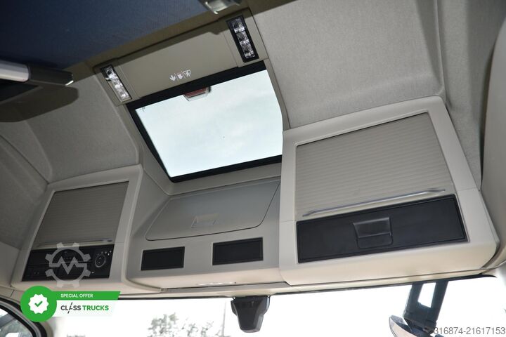 Standard tractor unit VOLVO FH 500 Globetrotter XL Varios