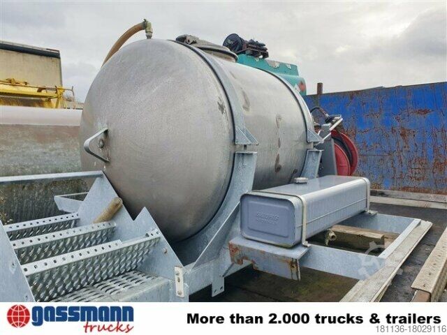 LKW mit Tankaufbau  Tank-Aufbau