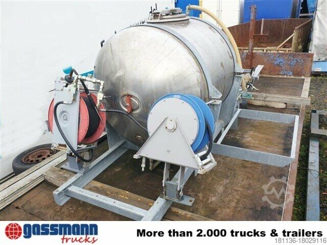 LKW mit Tankaufbau  Tank-Aufbau