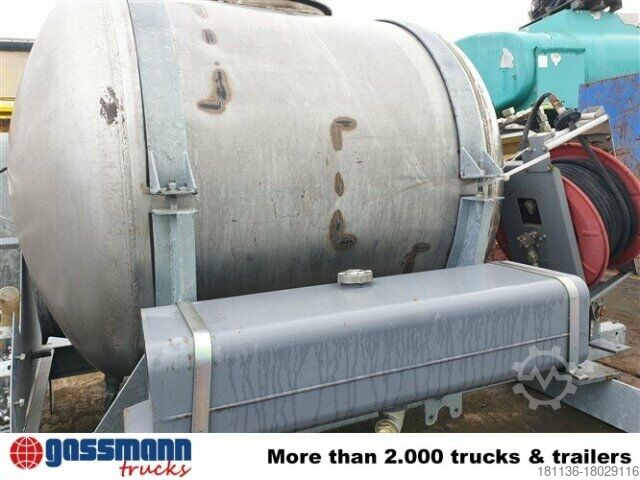 LKW mit Tankaufbau  Tank-Aufbau