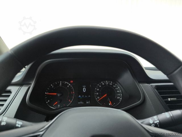 Transporter mit Koffer RENAULT Trafic Kasten 2,0 Blue dCi 150