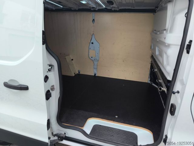Transporter mit Koffer RENAULT Trafic Kasten 2,0 Blue dCi 150