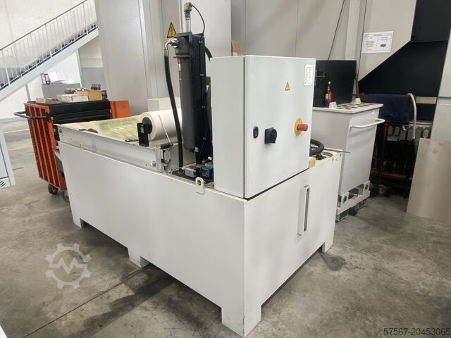 CNC-Universal-Bohr- und Fräsmaschine Mikron HPM1000U