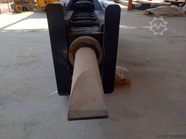 Hammer Caterpillar H180GC Hammer (2 pcs available in Abu Dhabi)