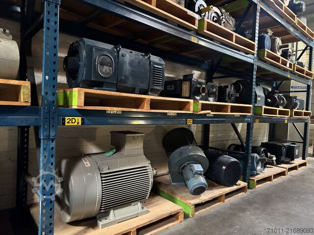 Großer Bestand an Motoren Various AC & DC