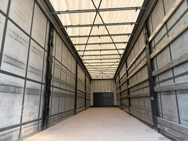 Open semitrailer with tarp KRONE Schiebeplanen Auflieger mit Liftachse