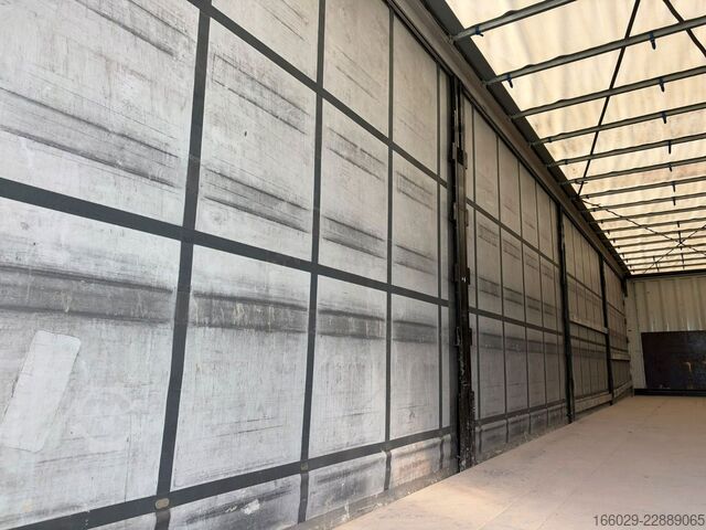 Open semitrailer with tarp KRONE Schiebeplanen Auflieger mit Liftachse