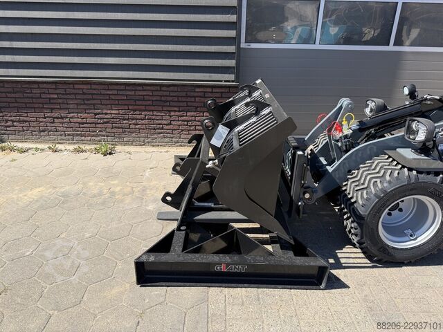 Giant G1500 L X-tra mini loader NEW €540 LEASE GIANT G1500 L X-tra minishovel NIEUW €540 LEASE