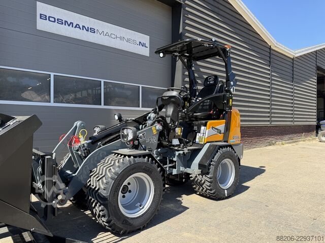 Giant G1500 L X-tra mini loader NEW €540 LEASE GIANT G1500 L X-tra minishovel NIEUW €540 LEASE