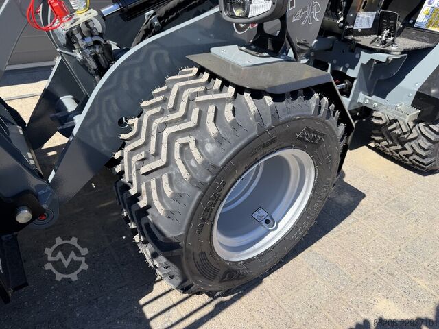 Giant G1500 L X-tra mini loader NEW €540 LEASE GIANT G1500 L X-tra minishovel NIEUW €540 LEASE