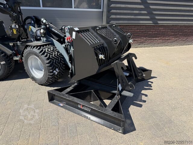 Giant G1500 L X-tra mini loader NEW €540 LEASE GIANT G1500 L X-tra minishovel NIEUW €540 LEASE
