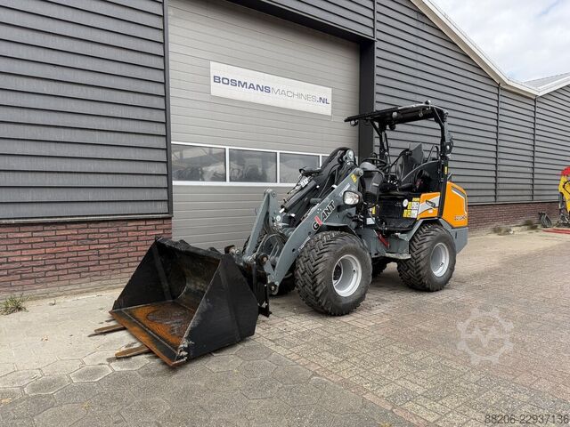 GIANT G2700 HD+ mini loader 2025 €475 LEASE GIANT G2700 HD+ minishovel 2025 €475 LEASE