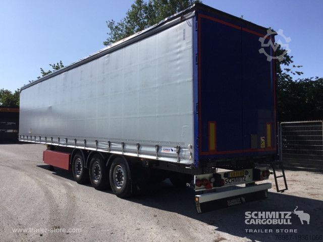 Open semitrailer with tarp Schmitz Cargobull Curtainsider Standard Faltwandtür rechts