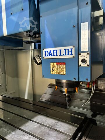 Vertical machining center DAHLIH MCV 1020