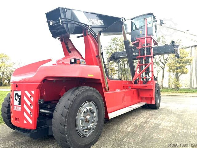 Full-container reach stacker Kalmar DRG450-70S5XS