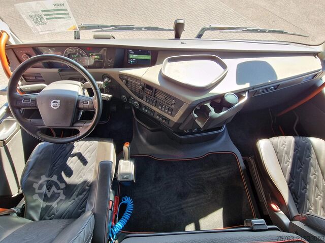 Standard-SZM Volvo FH 13.540 Globetrotter XL 6x2 - "25 year editio...