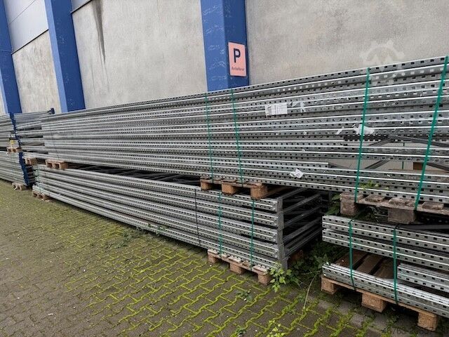High-bay warehouse SSI Schäfer PR 600