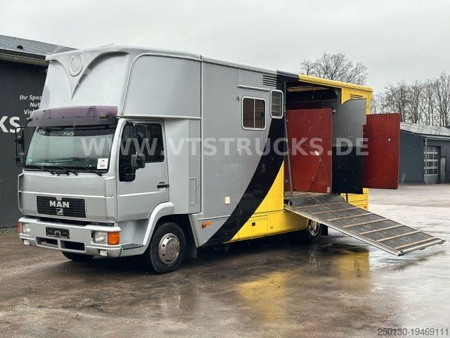 Viehtransporter LKW MAN Niehoff Pferdeaufbau mit Wohnabteil