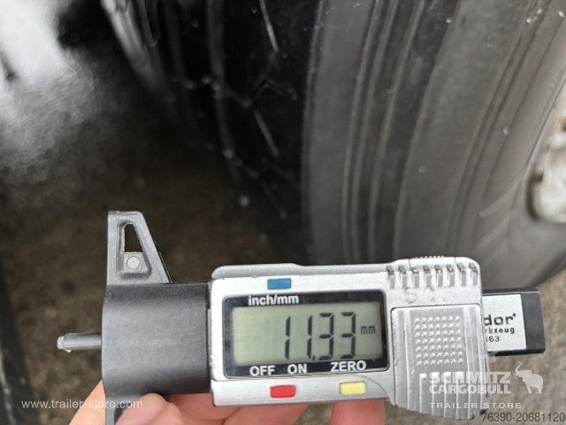 Auflieger mit Pritsche & Plane Schmitz Cargobull Semitrailer Curtainsider Mega