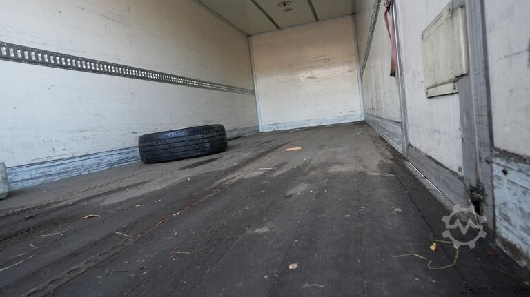 Suitcase Renault MIDLUM 280-16L closed box truck