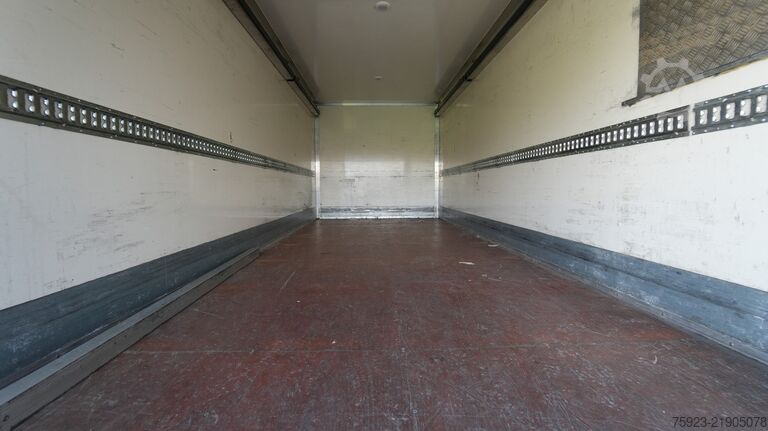 Suitcase DAF CF 230 closed box truck