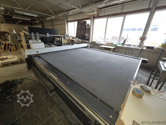 Stoffschneidemaschine Iecho Digital Cutting System TK3S2521