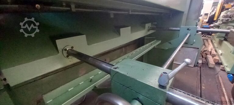 Hydraulic guillotine shear KRAMER TM 3  Hdyr. 2000
