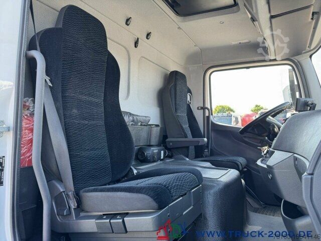 Transporter mit Koffer Mercedes-Benz Atego 818 Lang Koffer 7,3 m LBW BÄR 1.000kg