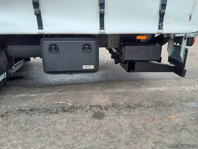 LKW mit Pritsche & Plane DAF FA XB 230 12t Junge Curtainsider