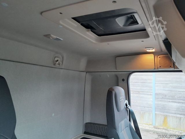 LKW mit Pritsche & Plane DAF FA XB 230 12t Junge Curtainsider