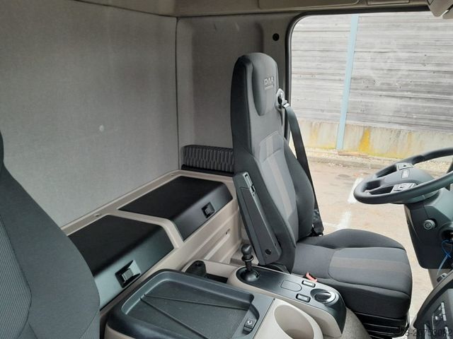 LKW mit Pritsche & Plane DAF FA XB 230 12t Junge Curtainsider