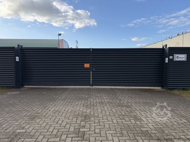 Double sliding gate & fencing (84 m)  
