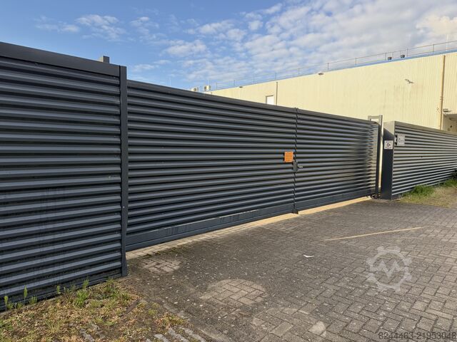 Double sliding gate & fencing (84 m)  