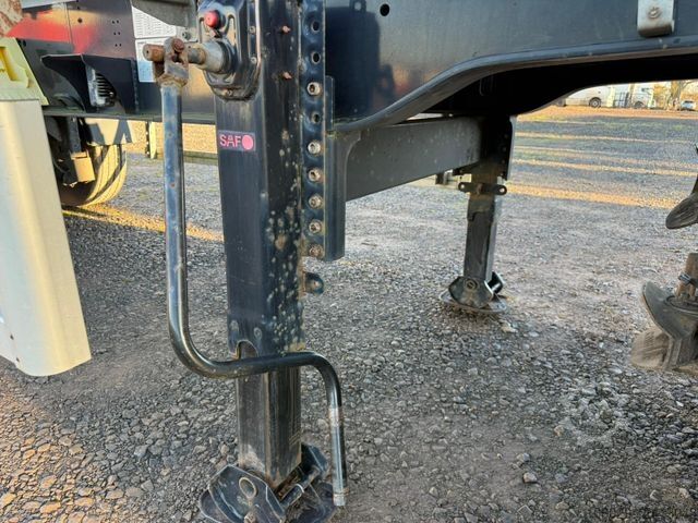 Holztransport Auflieger PAVIC Holzauflieger mit Schemel und Rungen