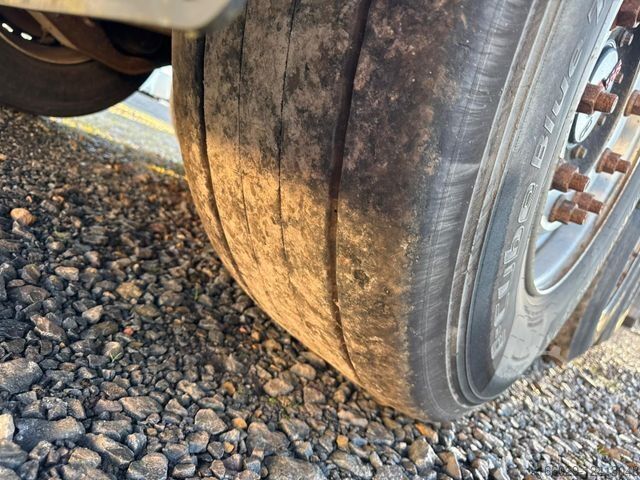 Holztransport Auflieger PAVIC Holzauflieger mit Schemel und Rungen