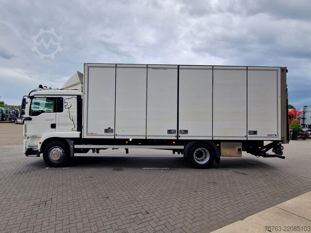 Suitcase MAN TGM 18.290 Schmitz box with sidedoors - Zepro l...