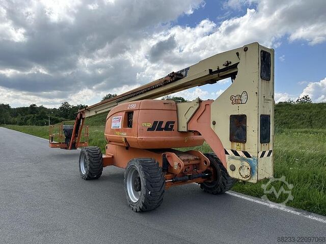 Knickarmhebebühne JLG 800AJ