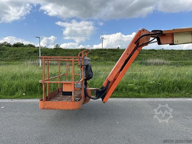 Knickarmhebebühne JLG 800AJ