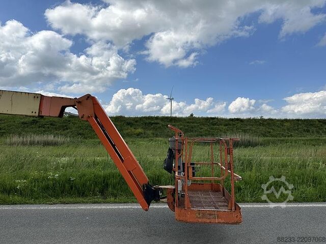 Knickarmhebebühne JLG 800AJ