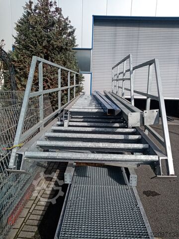 Lagerbühne Egyedi 