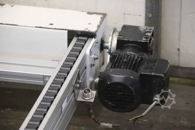 Conveyor belt 10 m/min unbekannt 2090 mm